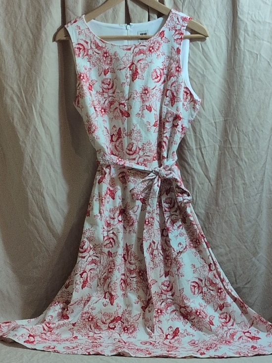 Anne Klein Dresses & Skirts - Floral Print Sleeveless Tie-Waist Dress in Red and White